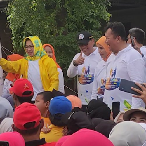 Airin Meriahkan Fun Walk Hut Tangsel di Pamulang