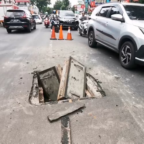 Kabel Bawah Tanah Milik PLN UP3 Bintaro Meledak