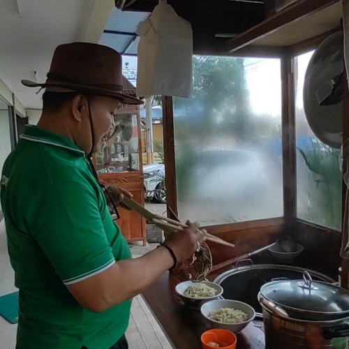 Gerai Bakso Pa'Dhe Joss Wonogiri Pondok Cabe Kenalkan Urutan Nama Pemimpin Negara Lewat Semangkok Bakso