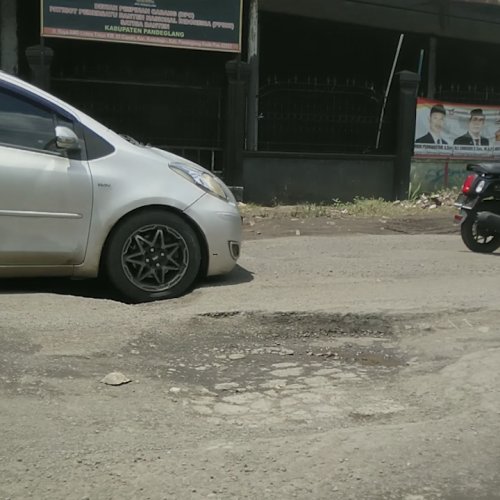 Jalan AMD Lintas di Pandeglang Rusak Parah, Wabup Pandeglang Minta Segera Diperbaiki