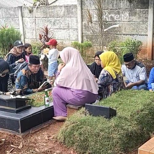 Jelang Ramadhan, Ratusan Warga Tangsel Lakukan Ziarah Kubur