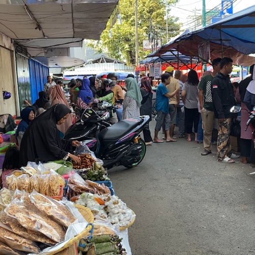 Pasar Lama Kota Serang Disesaki Penjual Takjil Dadakan