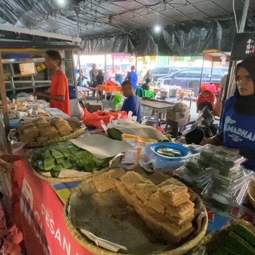 Menengok Keseruan Bazar Ramadhan Masjid Agung Ats Tsauroh di Pusat Kota Serang