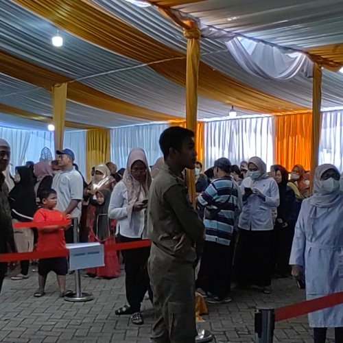 Sembako Murah Diburu Warga Pondok Aren