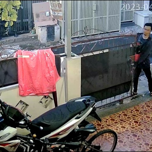 Maling Sepeda Beraksi saat Waktu Berbuka Puasa di Tangsel, Aksinya Terekam CCTV