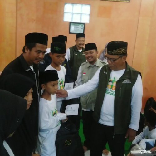 Berikan Motivasi, Baznas Buka Bersama dan Santuni Santri Yatim dan Duafa