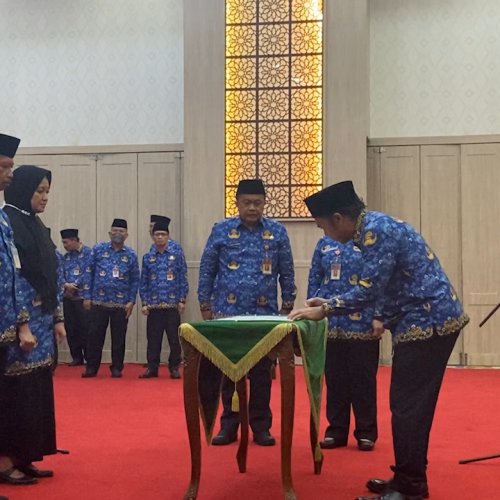 Jelang Akhir Jabatan, Pj Gubernur Al Muktabar Rombak Ratusan Pejabat Pemprov Banten