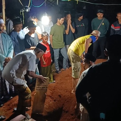 Tiba di Tangsel Korban Kecelakaan Bus di Guci Langsung Dimakamkan