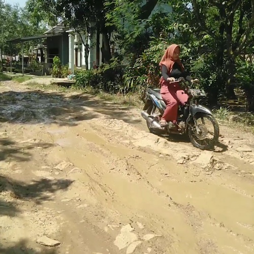 Pak Jokowi! Ruas Jalan Cibungur-Patia Memprihatinkan, Bupati Pandeglang: Sabar