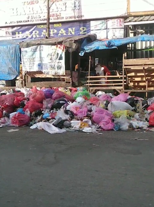 Retribusi Sampah di Pandeglang Sisakan Tanda Tanya