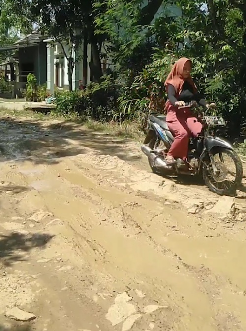 Pak Jokowi! Ruas Jalan Cibungur-Patia Memprihatinkan, Bupati Pandeglang: Sabar