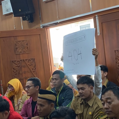 Ribuan Tenaga Honorer Pemkot Geruduk Gedung DPRD Cilegon