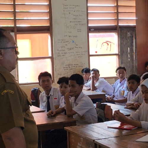 12 Tahun Murid SMPN 3 Sepatan Timur Numpang Belajar di SD Kampung Kelor 1 Kabupaten Tangerang