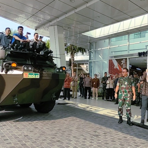 Serunya Melihat Pameran Alutsista di Living World Alam Sutera