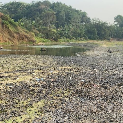 Sungai Ciberang Lebak Surut, Warga Kebingungan Untuk Mencari Air