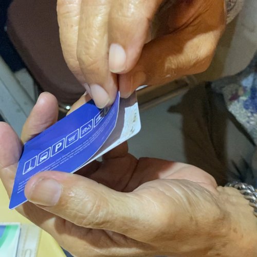 Kartu TJ Card Lansia Rusak, Transjakarta Tak Kunjung Bertindak