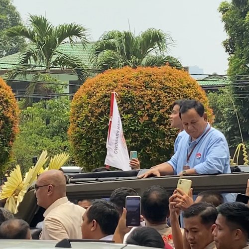 Pawai Nusantara Iringi Prabowo-Gibran Daftar ke KPU