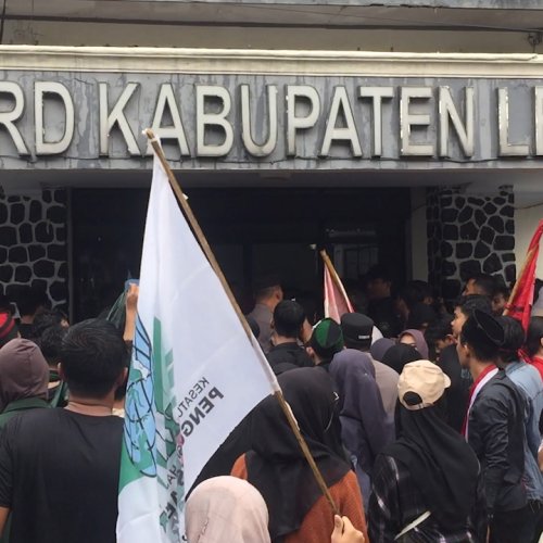 Sehari Menjabat, Pj Bupati Lebak Didemo Mahasiswa sampai Ricuh