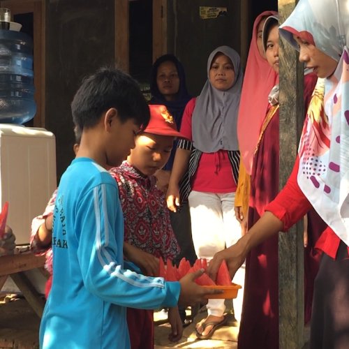 Solidaritas Siswa SDN 3 Tambakbaya Lebak Galang Dana Untuk Palestina dan Berbagi Semangka