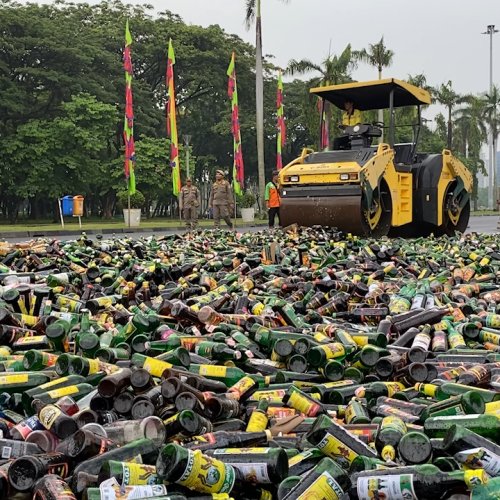 Pemprov DKI Jakarta Musnahkan 12.031 Botol Minuman Beralkohol Ilegal