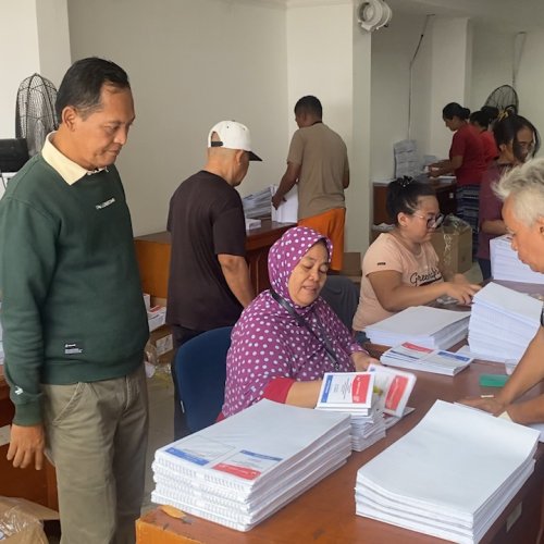 KPU Jakarta Utara Sortir Surat Suara, Progres 50 Persen