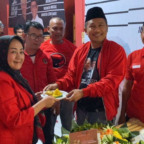 HUT ke-51, PDI-Perjuangan Lebak Serempak Potong Puluhan Tumpeng di Seluruh PAC