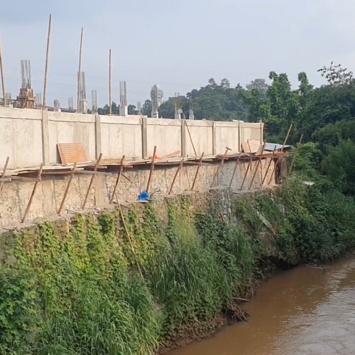 Proyek Pembangunan Toko Swalayan di Jalan Raya Ciater Janggal?