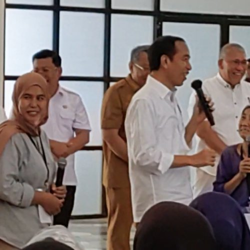 Presiden Jokowi Berikan Bantuan Beras dan Sembako Untuk Warga Tangsel