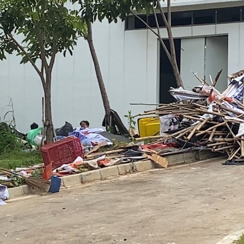 Kampanye AMIN di JIS Tinggalkan Sampah Busuk, Warga Terganggu