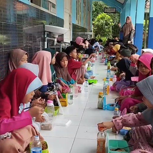 Babacakan Jadi Tradisi Pelajar SDN 3 Tambakbaya Lebak Menyambut Bulan Ramadhan