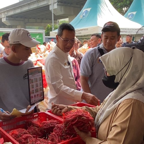 Pj Heru Budi Tinjau Bazar Ramadhan Sembako Murah di MCC LRT
