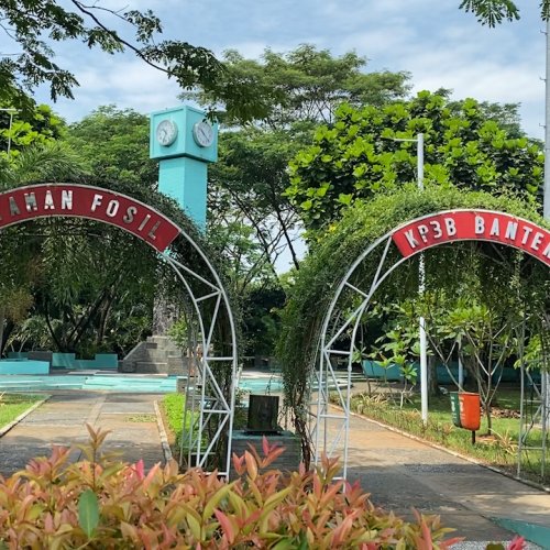 Duh! Taman Dekat Kantor Gubernur Banten Sering Dijadikan Tempat 'Enak-Enak'