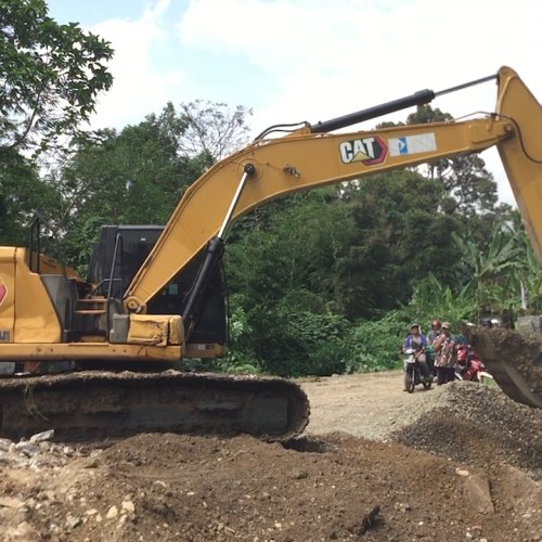 Jalan Rusak Menuju Wisata Pantai Selatan Mulai Diperbaiki, Akses Ditutup Sementara