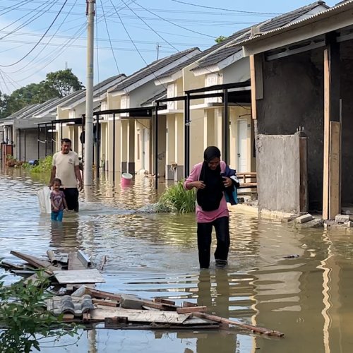 Tanggul Sungai Cimanceuri Kabupaten Tangerang Jebol, Perumahan Grand Harmoni 2 Balaraja Banjir