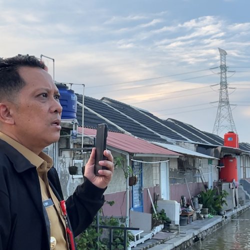 Pj Bupati Tangerang Terlihat Kesal Saat Tinjau Lokasi Banjir di Perumahan Grand Harmoni 2