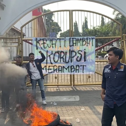 Geruduk Kejati Banten, Mahasiswa Desak Tetapkan Tersangka Kasus Situ Ranca Gede