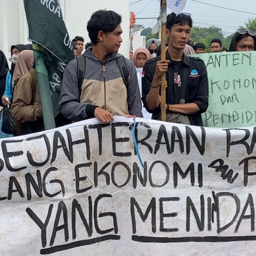 Soal Pendidikan, Pj Gubernur Banten Dikartu Merah Mahasiswa