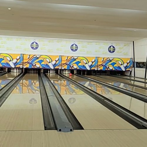 Serunya Berolahraga di Grand Bowling WTC Matahari Serpong