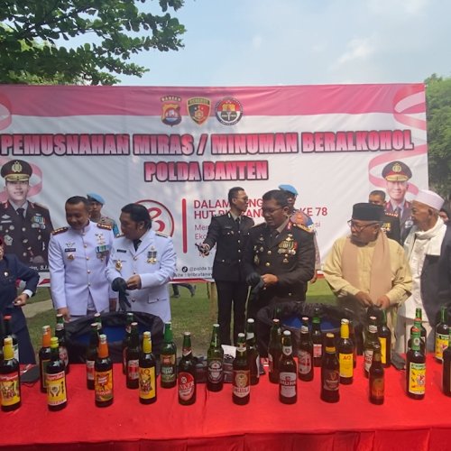 HUT ke-78 Bhayangkara, Polda Banten Musnahkan 75.279 Botol Miras