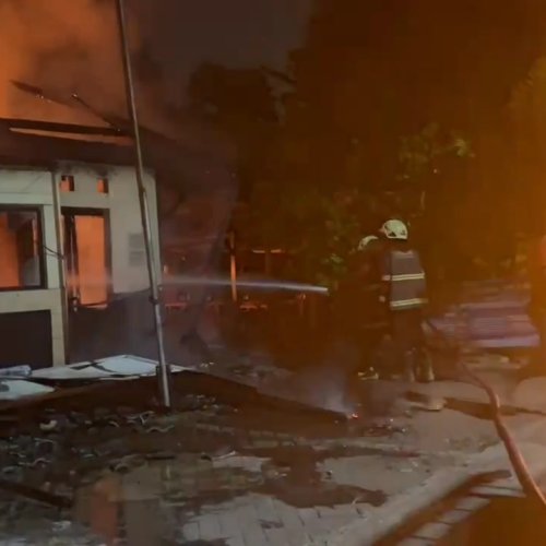 Basecamp IJTI Tangsel dan Pos Polisi Graha Bunga Terbakar