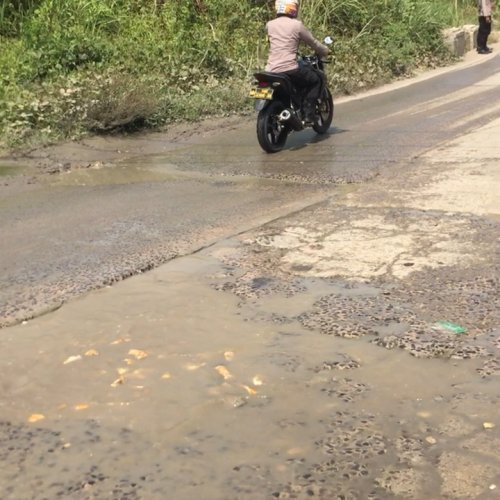 Truk Pasir Bebas Berkeliaran, Jalan Menuju Baduy Rusak