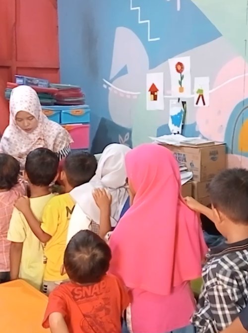 Kisah Firda Febriyanti, Relawan Pengajar Anak Pemulung Bekasi Barat