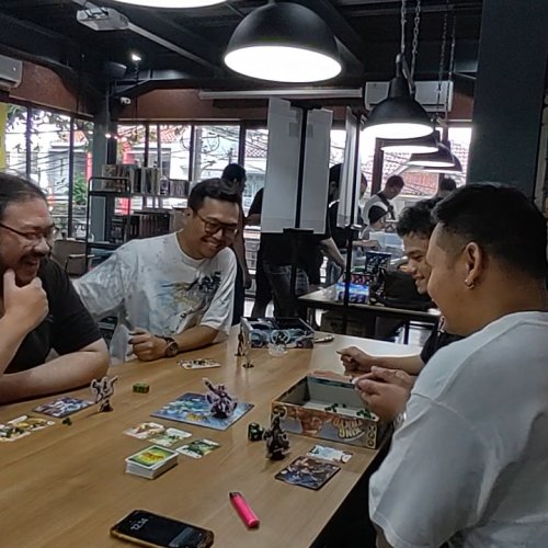 Hadir di Dragon House Bintaro, Arcanum Hobbies Wadahi Pecinta  Board Game