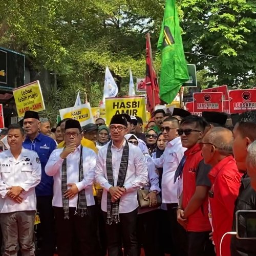 Ribuan Massa Antar Hasbi Jayabaya-Amir Daftar ke KPU