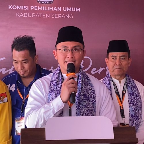 Andika-Nanang Daftar ke KPU, Janji Lanjutkan Pembangunan Kabupaten Serang