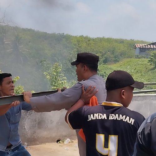 Demo Penutupan Pabrik Kanebo di Lebak Ricuh Buntut Dugaan Pencemaran Sungai Ciujung