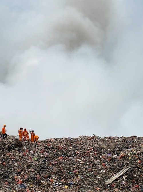 Kebakaran TPSA Bagendung Kota Cilegon Menyebar ke Permukiman Warga