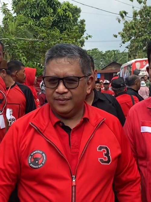 Hasto Bocorkan Susunan Tim Kampanye Airin-Ade