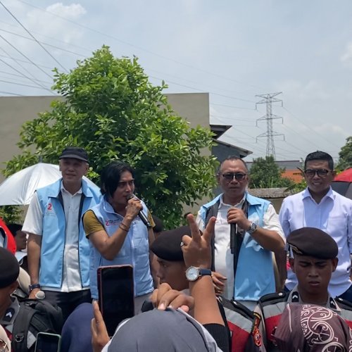 Kampanye di Kota Cilegon, Andra Soni Ditemani Charly Van Houten