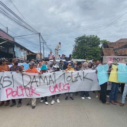 Bawaslu Kota Cilegon Didemo Masyarakat, Diduga Banyak Politik Uang